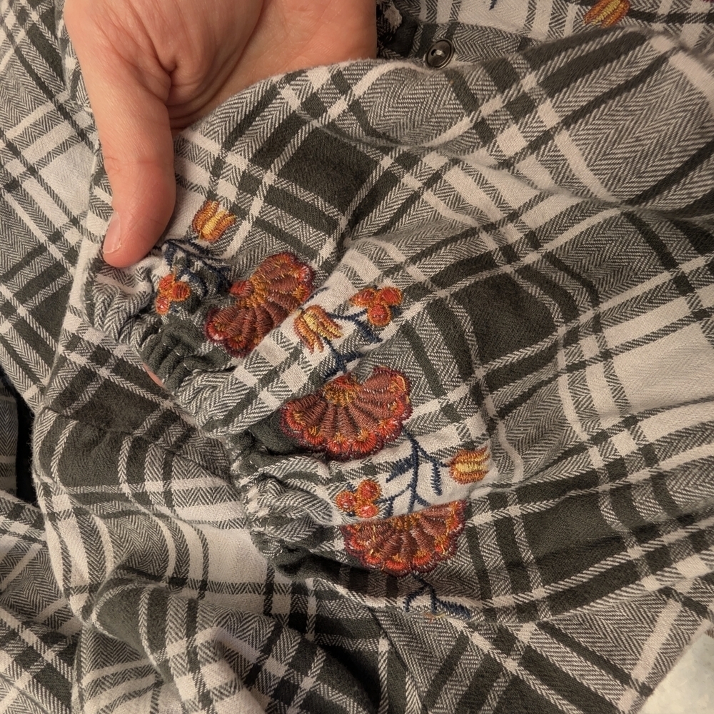 Knox Rose Black and White Plaid Shirt - Picture 9 of 10